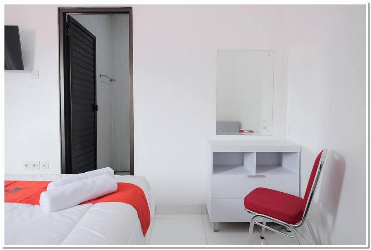 Hotel Reddoorz Near Kota Tua 2 Giacarta Esterno foto