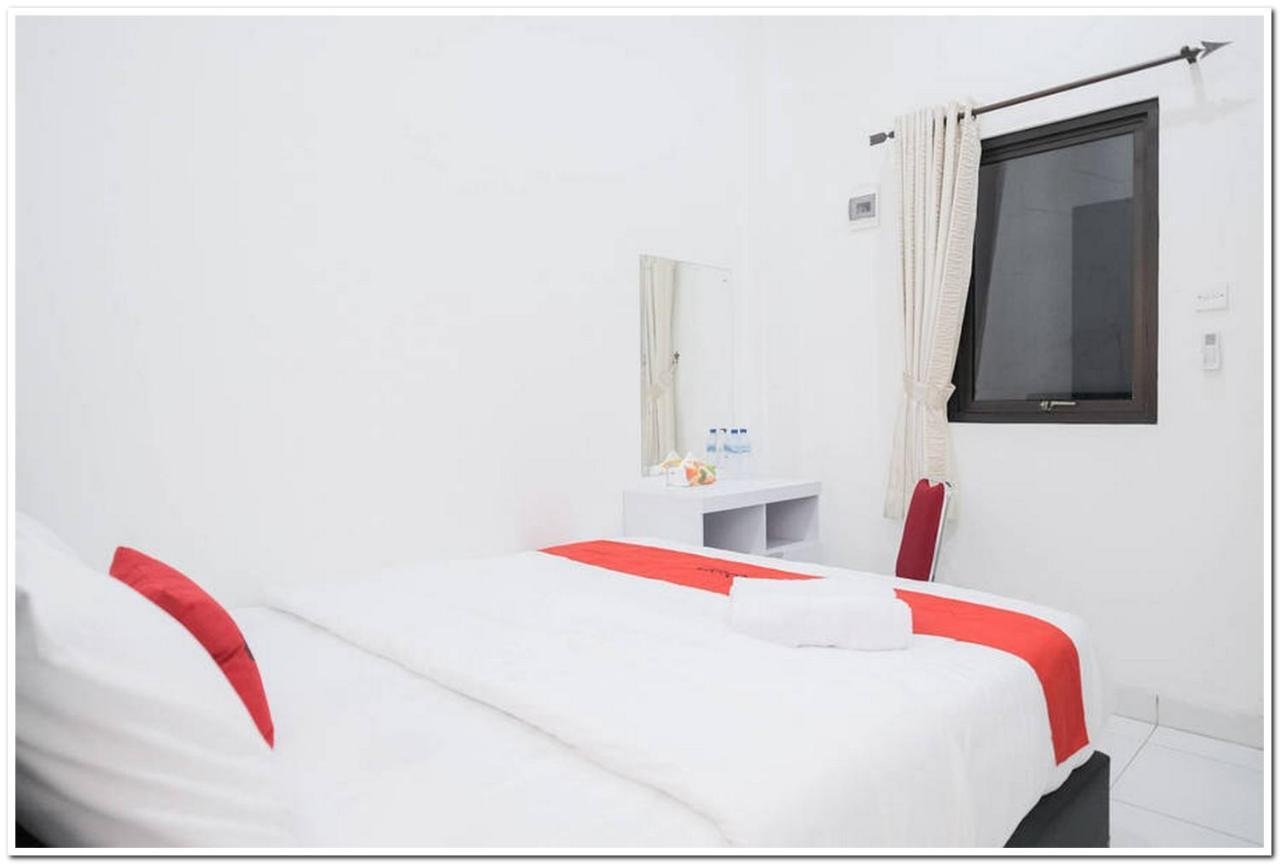 Hotel Reddoorz Near Kota Tua 2 Giacarta Esterno foto