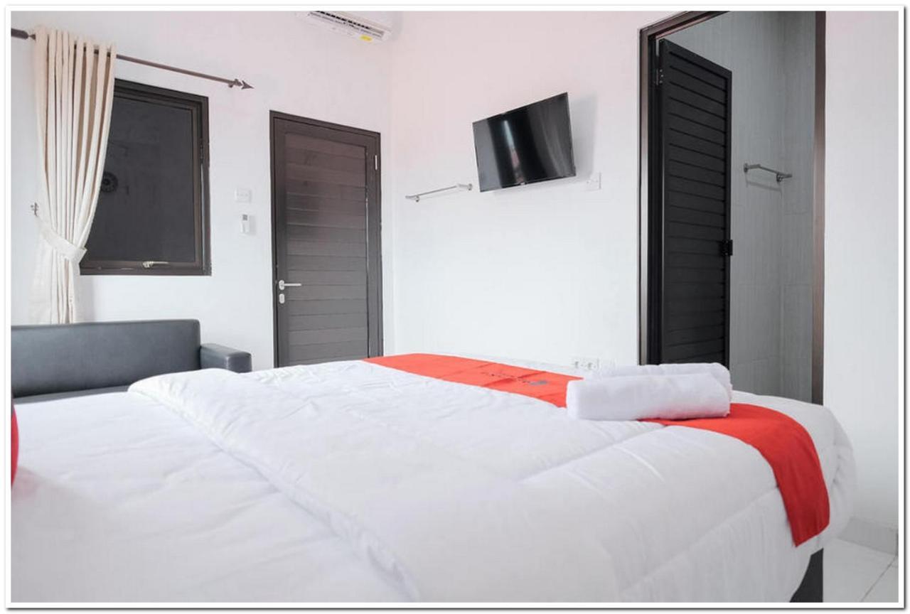 Hotel Reddoorz Near Kota Tua 2 Giacarta Esterno foto
