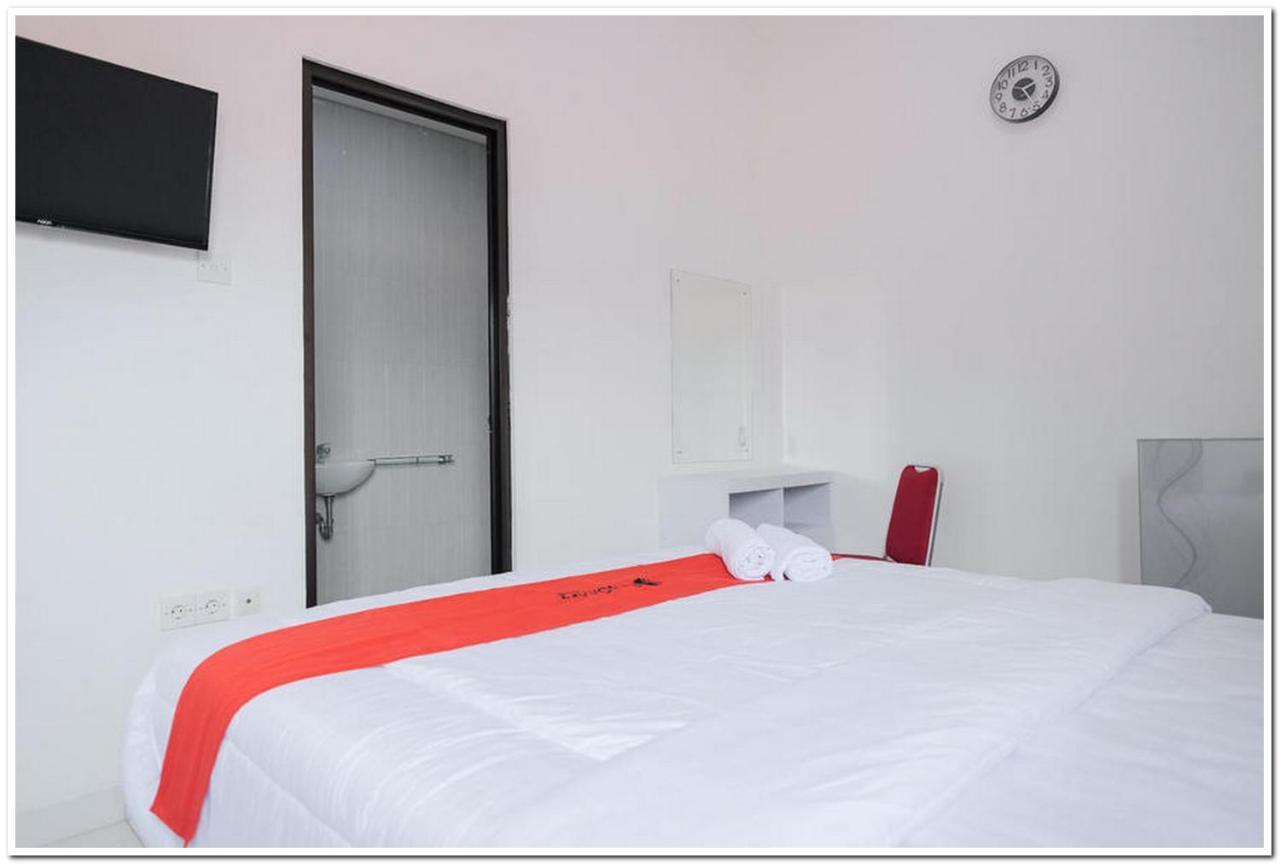 Hotel Reddoorz Near Kota Tua 2 Giacarta Esterno foto