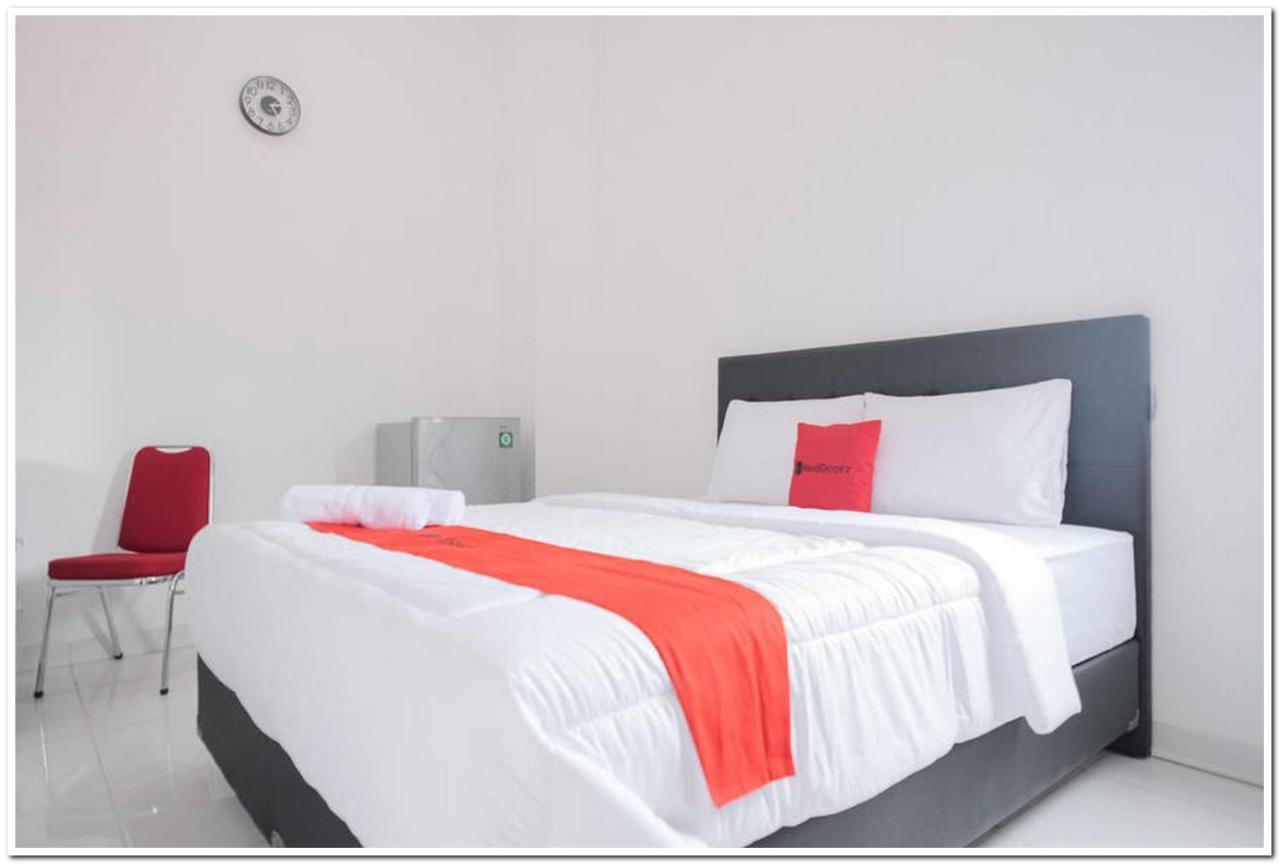 Hotel Reddoorz Near Kota Tua 2 Giacarta Esterno foto