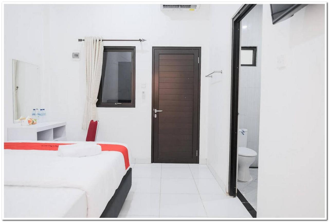 Hotel Reddoorz Near Kota Tua 2 Giacarta Esterno foto